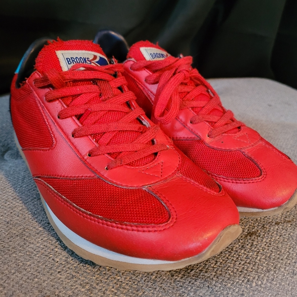 BROOKS VANGUARD Red/Peacot Leather/Textile Running Shoes
